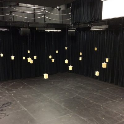 Blocks hanging in the installation space